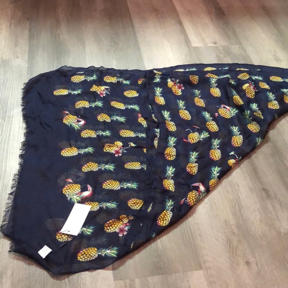 Vera Bradley Soft Fringe Scarf 100% Rayon Toucan Party Print 30”W x 72” L NWT - Picture 9 of 16